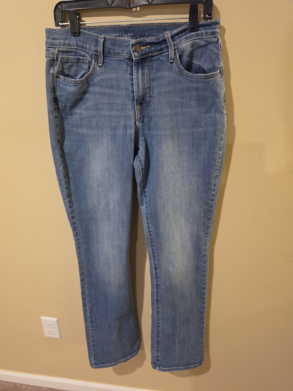 Old Navy Women’s Light Blue Mid-Rise Curvy Jeans